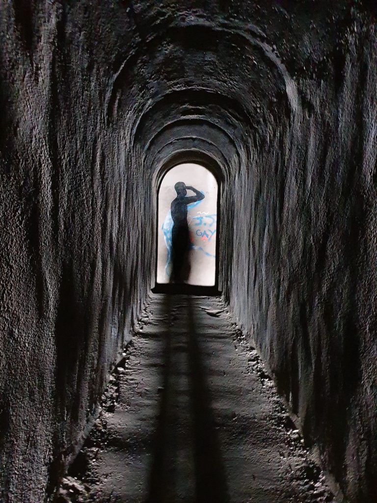 Schatten am Ende des Tunnels